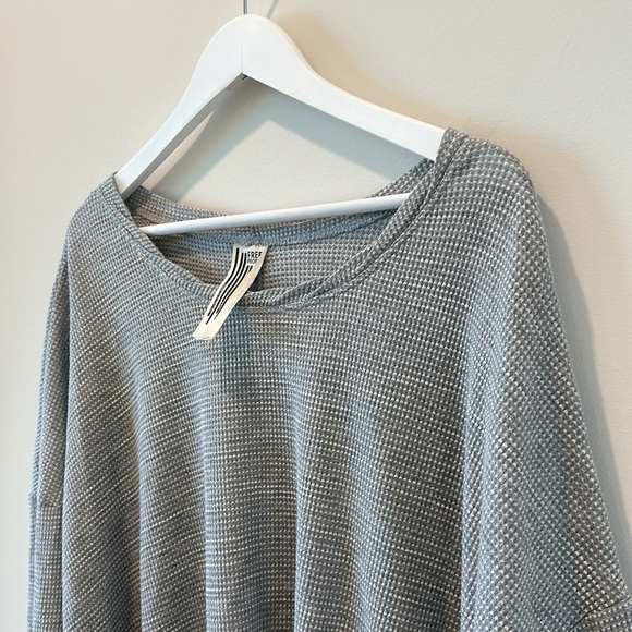 Free People America Oversized Split Back Gray Knit Sweater Top Loose Flowy Boho - Picture 3 of 8